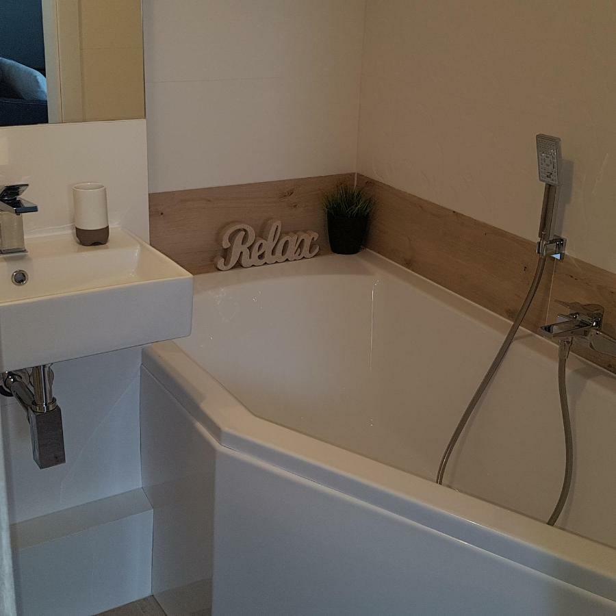 Black Rose Apartament Targi 3 Km, F-Ry Vat Kielce Extérieur photo
